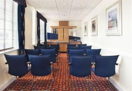 фото отеля Holiday Inn Express London - Chingford - North Circular