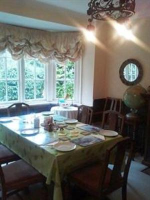 фото отеля Rosemead Guest House Esher