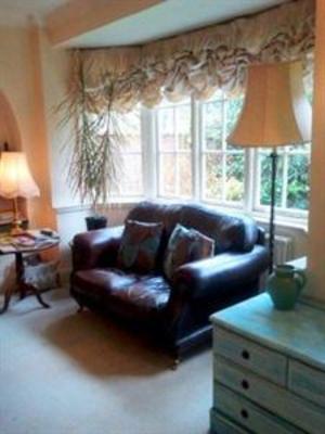 фото отеля Rosemead Guest House Esher