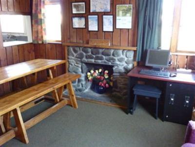 фото отеля Pinedale Backpacker Lodge & Apartment