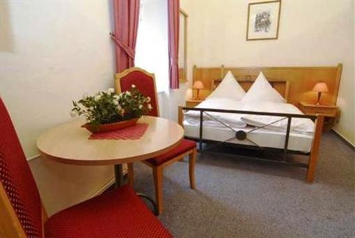 фото отеля Hotel Wirtshaus zum Pferdmarkt