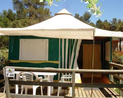 фото отеля Bungalow Toile au Camping-Gites le Prieure