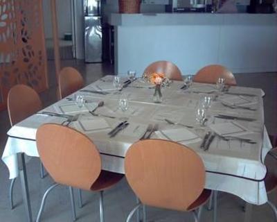 фото отеля Les Heures Claires Cottages Istres