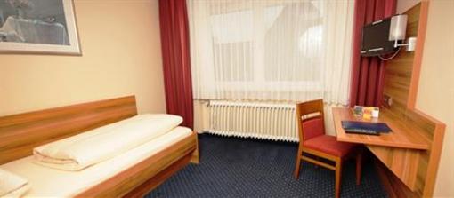 фото отеля Rotes Ross Hotel Heroldsberg