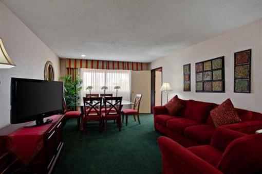 фото отеля Holiday Inn Santa Ana-Orange County Airport