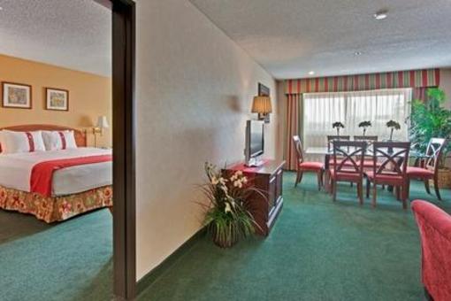 фото отеля Holiday Inn Santa Ana-Orange County Airport