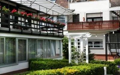 фото отеля Hotel & Gastehaus Landhaus am Wembach