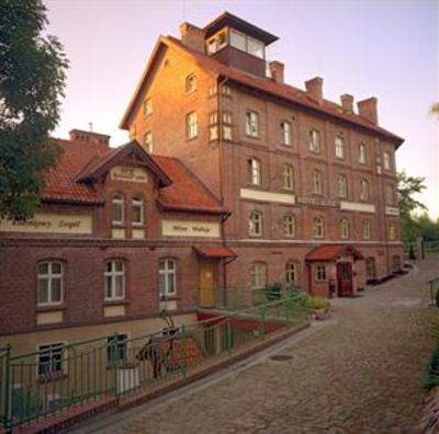 фото отеля Hotel Mlyn Biblioteka