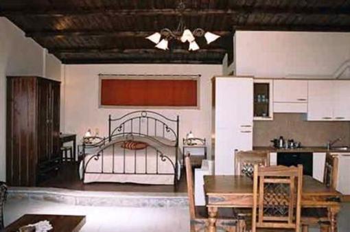 фото отеля Aetovigla Guesthouse Krousonas
