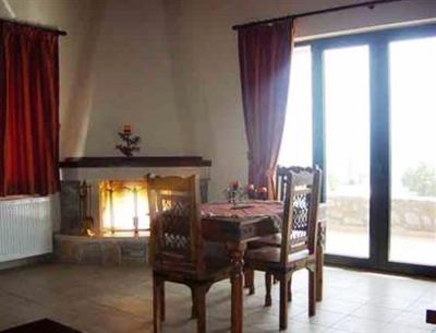 фото отеля Aetovigla Guesthouse Krousonas
