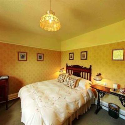 фото отеля The Wind in the Willows Hotel Glossop