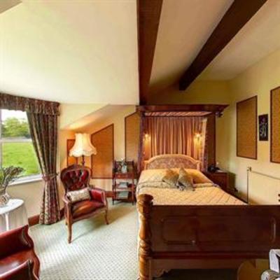 фото отеля The Wind in the Willows Hotel Glossop