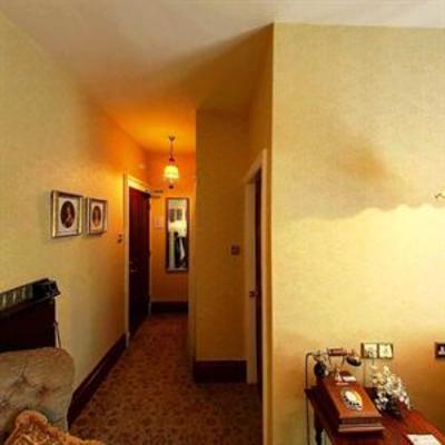 фото отеля The Wind in the Willows Hotel Glossop