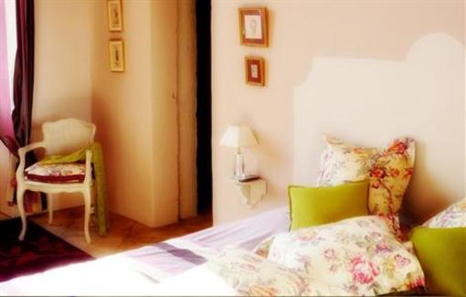 фото отеля Domaine Des Escaunes Hotel Sernhac
