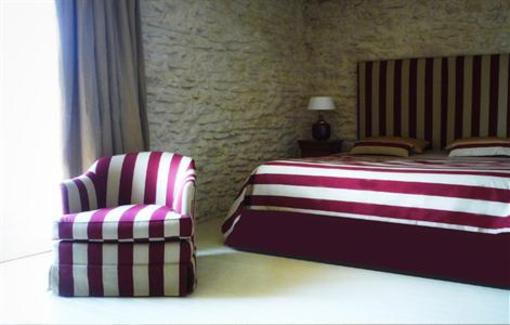 фото отеля Domaine Des Escaunes Hotel Sernhac