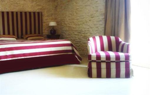 фото отеля Domaine Des Escaunes Hotel Sernhac