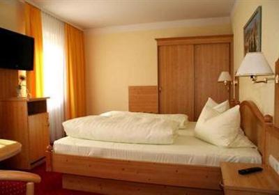 фото отеля Hotel Gasthof Zur Post Bad Abbach