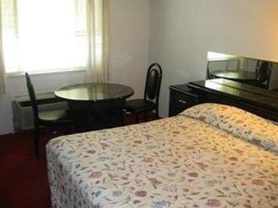 фото отеля Red Carpet Inn Morris Plains