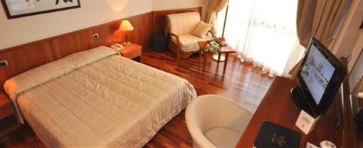 фото отеля Savoy Beach Hotel