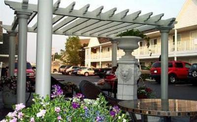фото отеля Court Plaza Inn & Suites