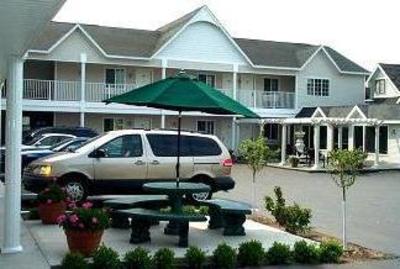 фото отеля Court Plaza Inn & Suites