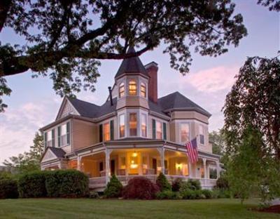 фото отеля The Oaks Victorian Inn