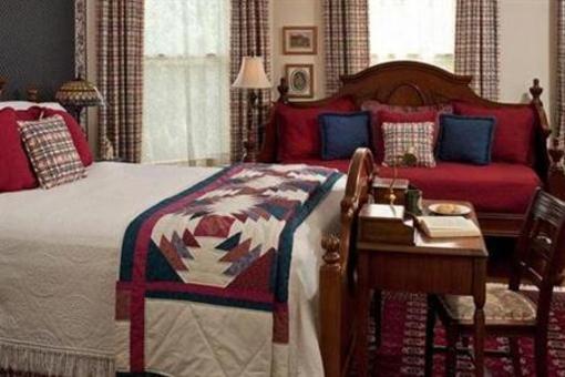 фото отеля The Oaks Victorian Inn