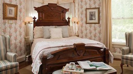 фото отеля The Oaks Victorian Inn