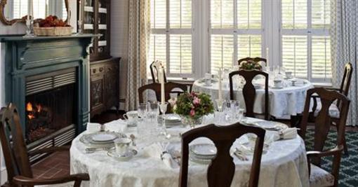 фото отеля The Oaks Victorian Inn