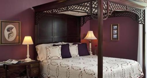 фото отеля The Oaks Victorian Inn