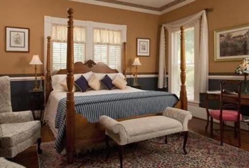фото отеля The Oaks Victorian Inn
