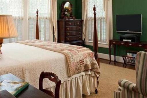 фото отеля The Oaks Victorian Inn