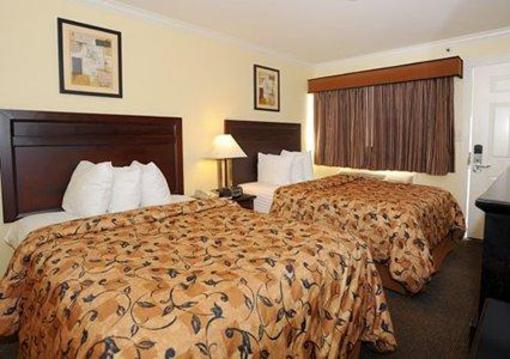 фото отеля Quality Inn University