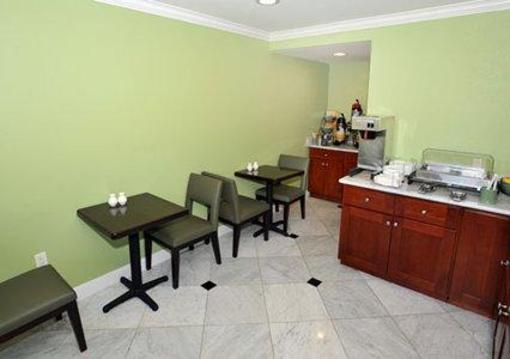 фото отеля Quality Inn University