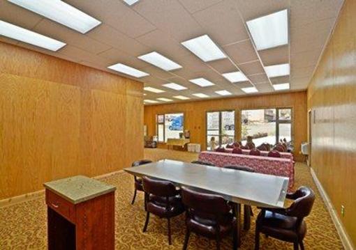 фото отеля Econo Lodge Inn And Suites Madras