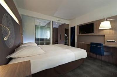 фото отеля Novotel Evry Courcouronnes