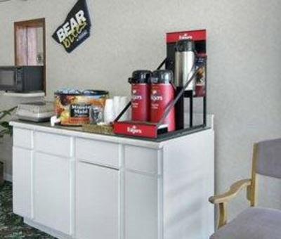фото отеля Bloomington Travelodge