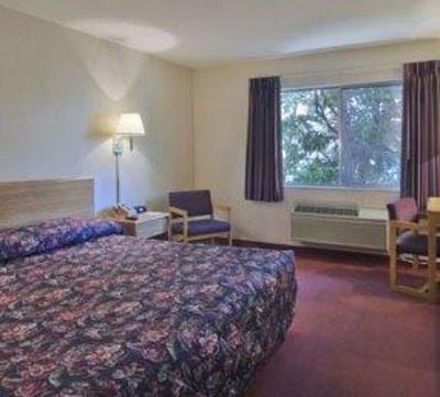 фото отеля Bloomington Travelodge
