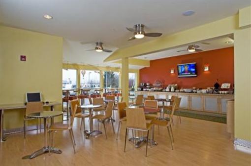 фото отеля Best Western Plus Navigator Inn & Suites