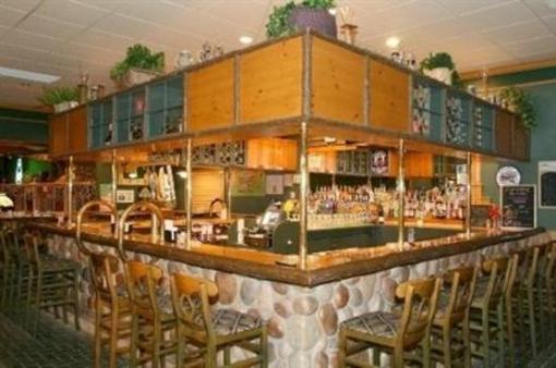 фото отеля Flat Creek Inn & Suites