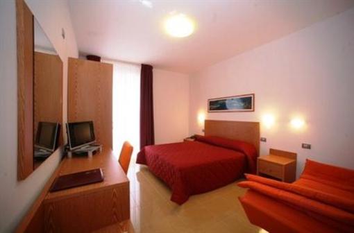 фото отеля Hotel Yria