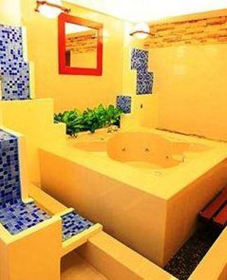 фото отеля Victoria Court Las Pinas