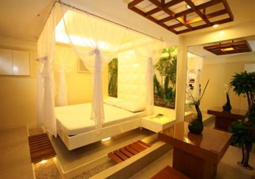 фото отеля Victoria Court Las Pinas
