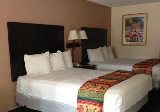 фото отеля Econo Lodge Inn & Suites Woodland