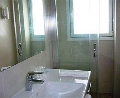 фото отеля Can Pou Hostal Caldes de Malavella