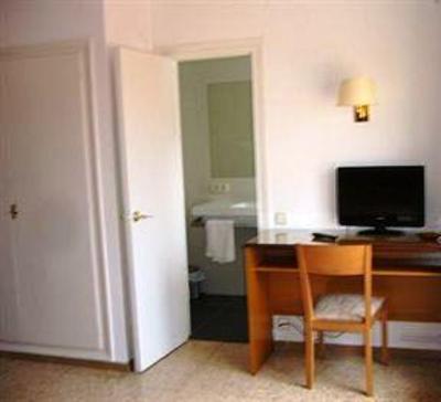 фото отеля Can Pou Hostal Caldes de Malavella