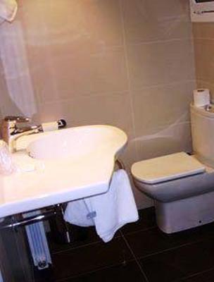 фото отеля Can Pou Hostal Caldes de Malavella