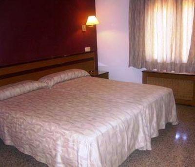 фото отеля Can Pou Hostal Caldes de Malavella