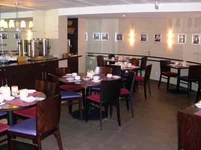 фото отеля Hotel La Place Annemasse