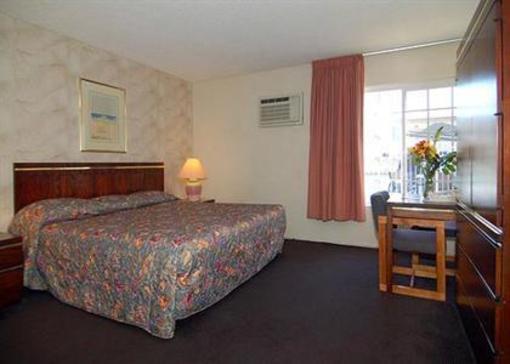 фото отеля Ramada Plaza Hotel Anaheim Area